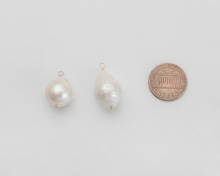 Load image into Gallery viewer, iridescent pearl necklace
